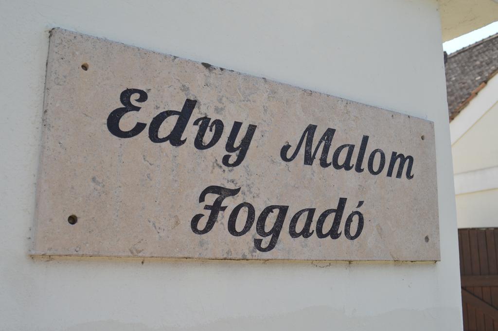 Edvy Malom Fogado Barokk Udvarhaz Pápa Buitenkant foto