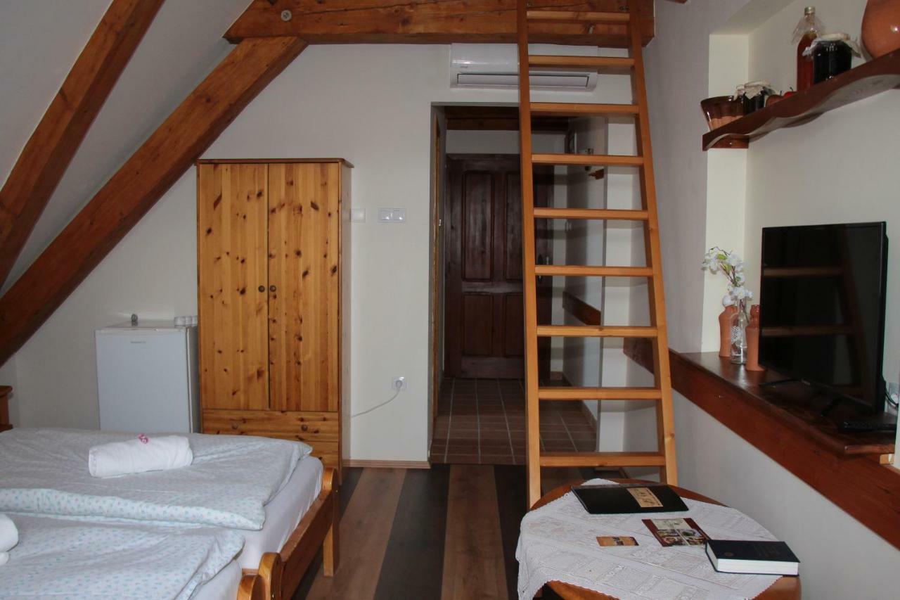 Edvy Malom Fogado Barokk Udvarhaz Pápa Buitenkant foto